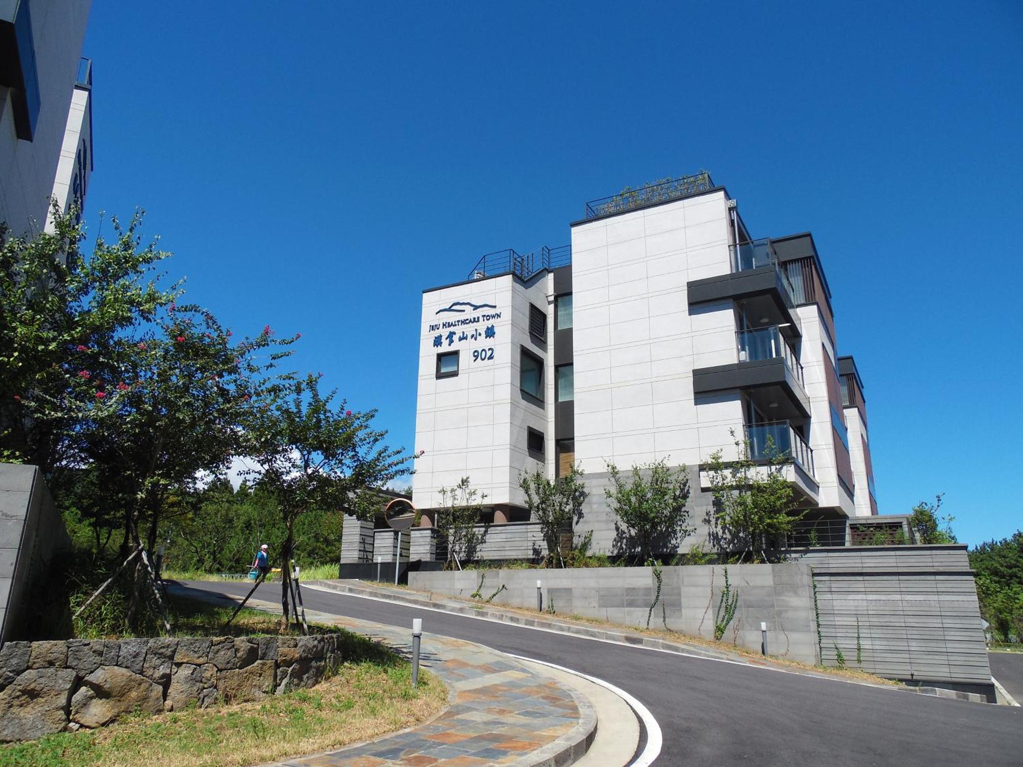 Healthcare Town Resort Seogwipo Exterior photo